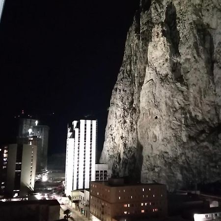 Cp High Floor Luxury Studio Sleeps 3 Гибралтар Екстериор снимка