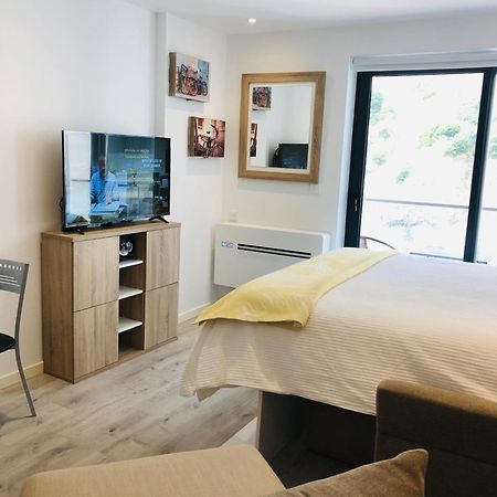 Cp High Floor Luxury Studio Sleeps 3 Гибралтар Екстериор снимка