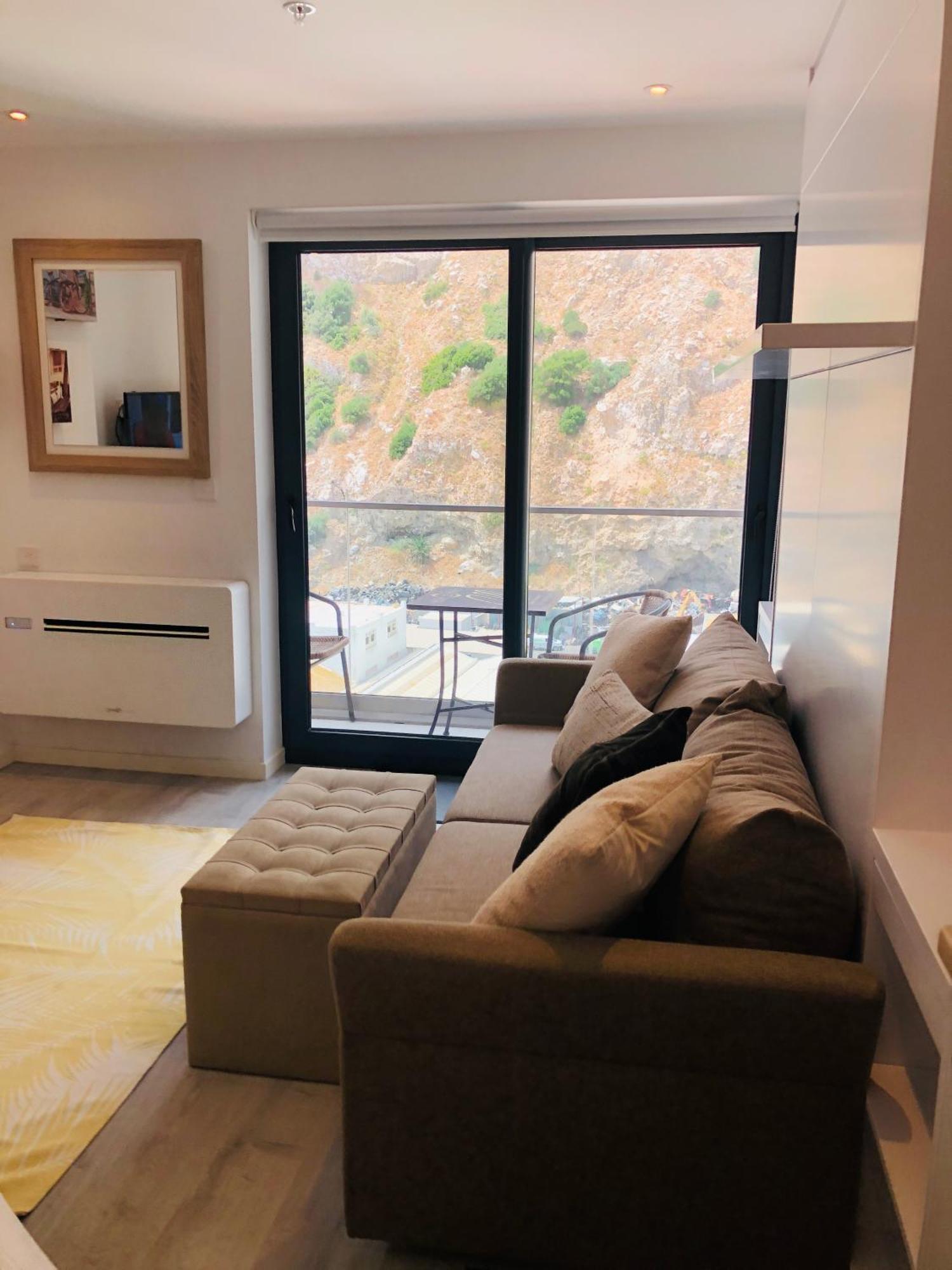Cp High Floor Luxury Studio Sleeps 3 Гибралтар Екстериор снимка