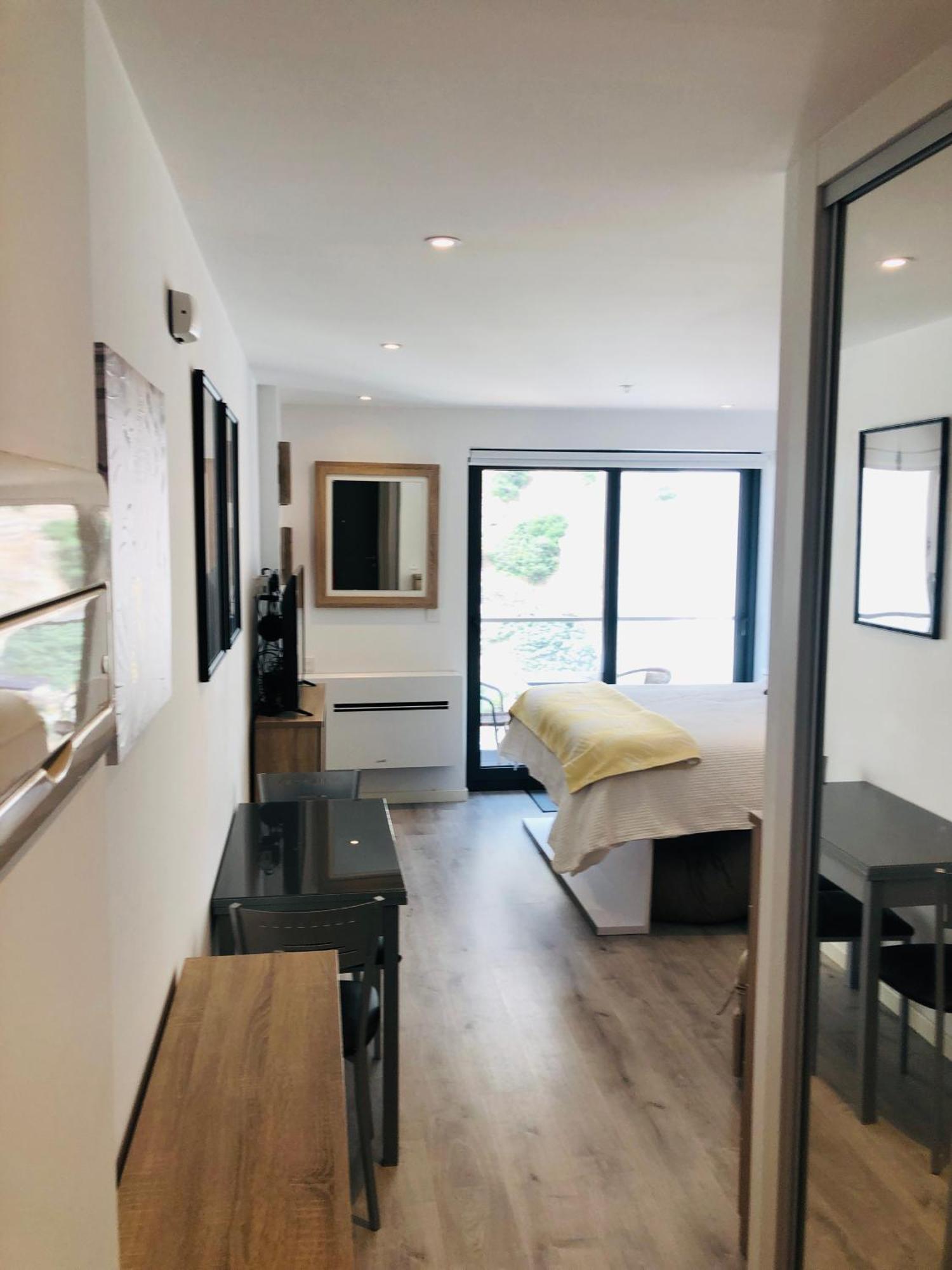 Cp High Floor Luxury Studio Sleeps 3 Гибралтар Екстериор снимка