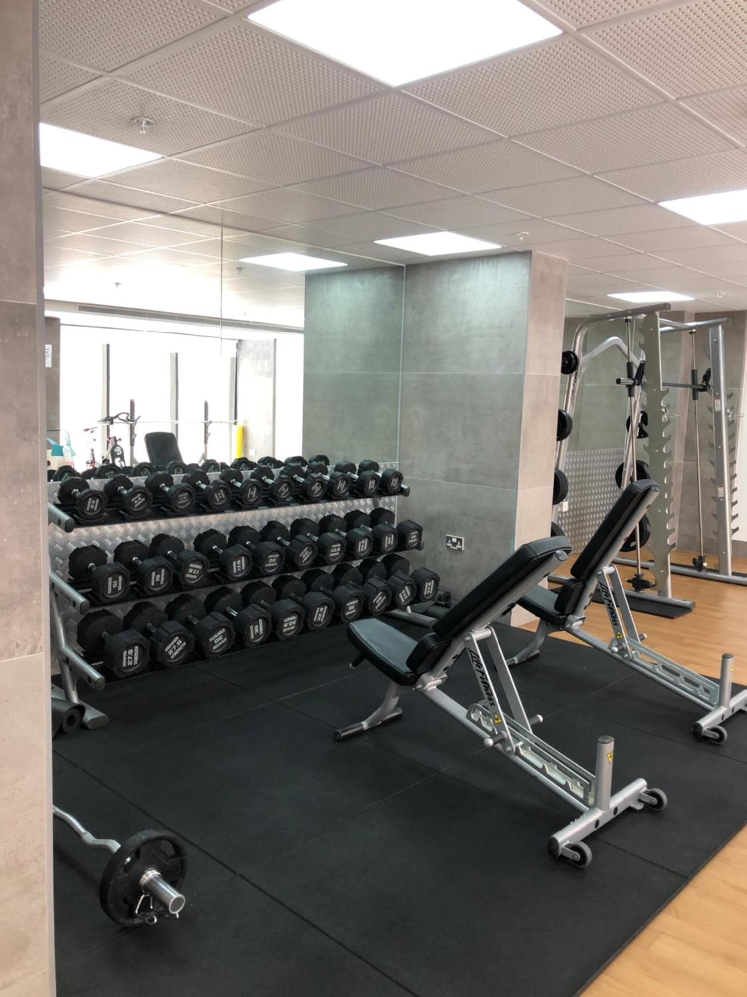 Cp High Floor Luxury Studio Sleeps 3 Гибралтар Екстериор снимка